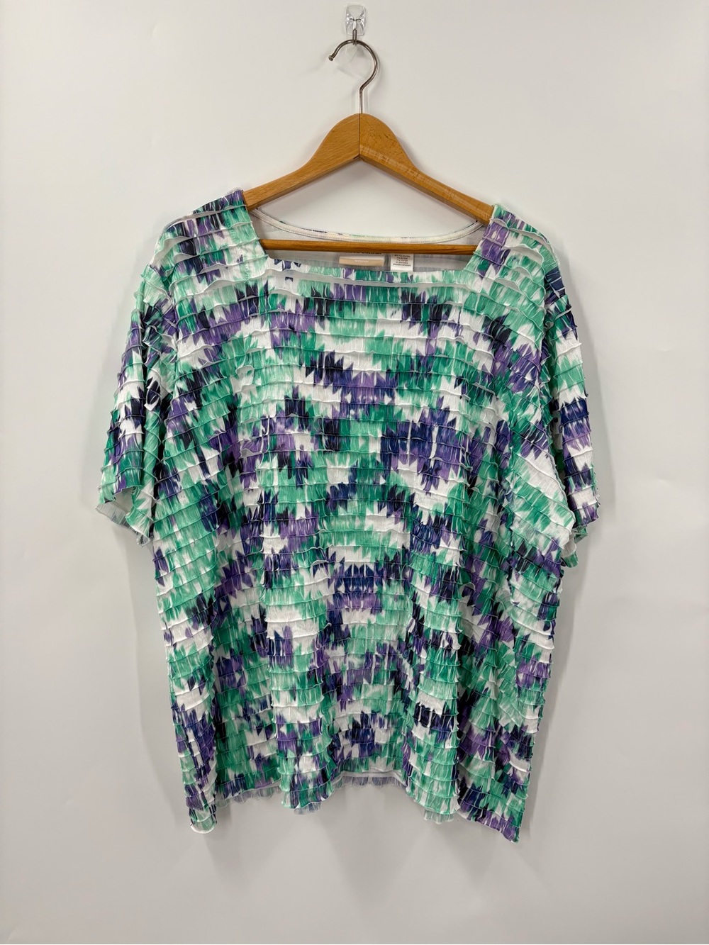 Alfred Dunner Women’s Plus 2X Geometric Aztec print Short Sleeve Ruffle Top - Picture 2 of 7